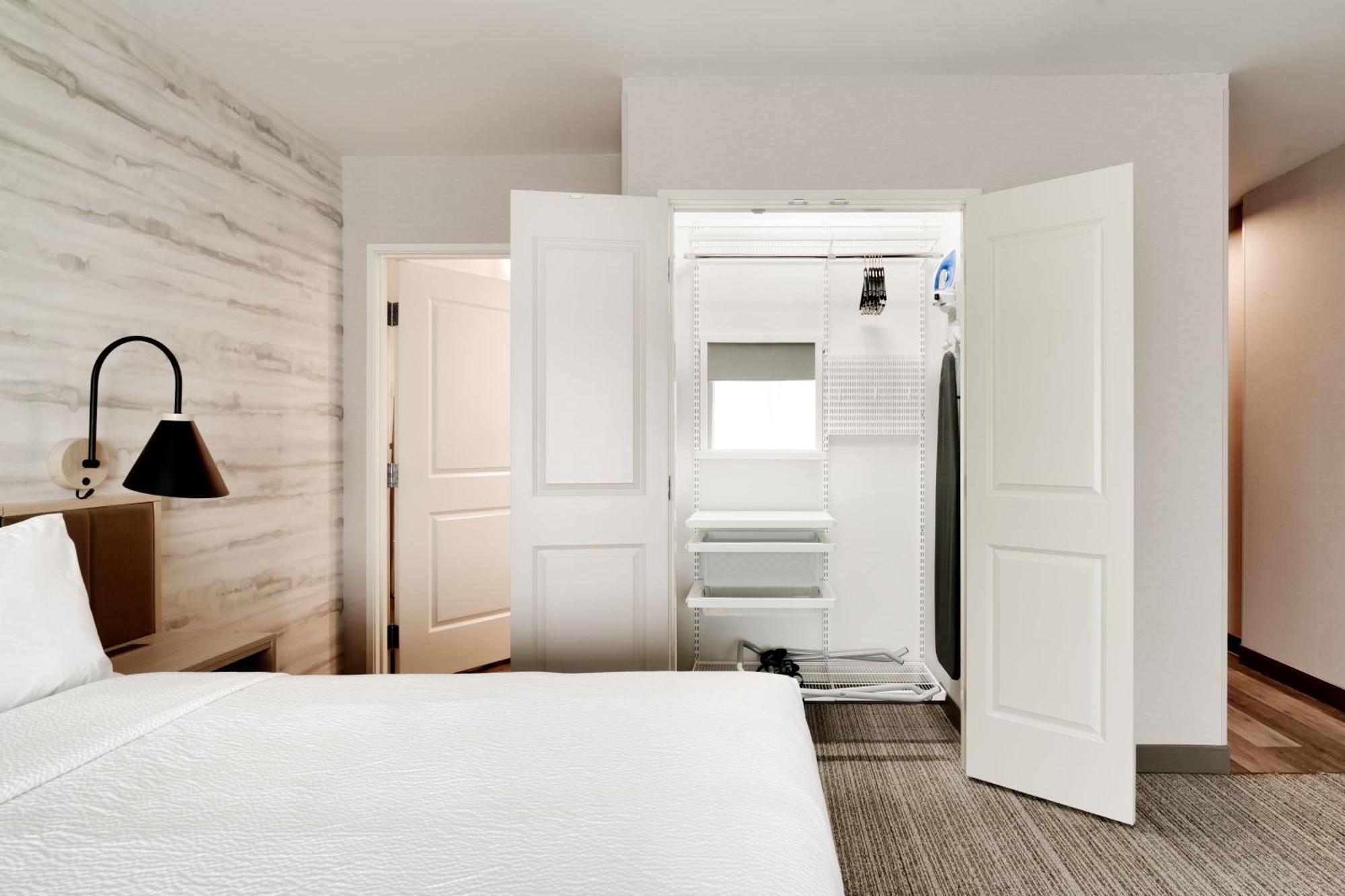Towneplace Suites By Marriott Шоу-Лоу Екстер'єр фото